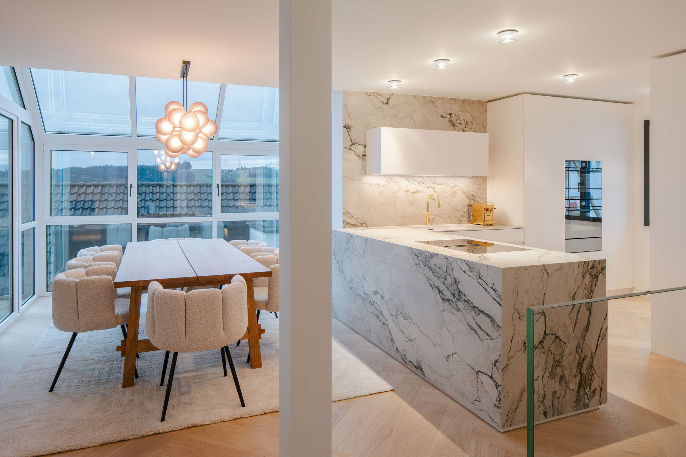 Essbereich und offene Küche bei Komplettumbau eines Einfamilienhauses im Kanton Luzern